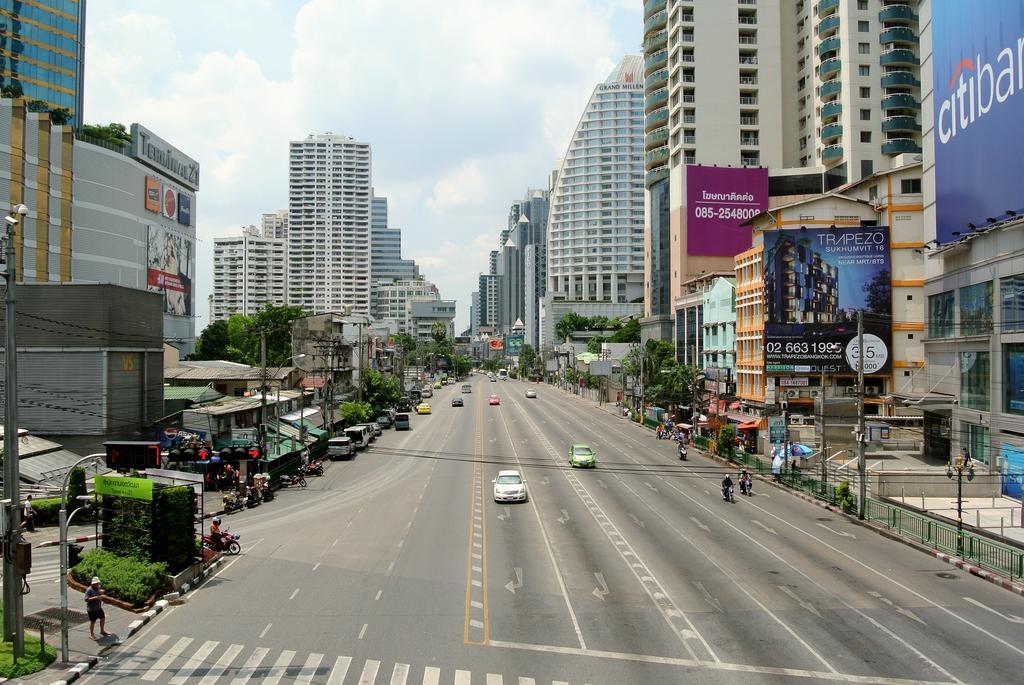 Liveitup Asok By D Varee Bangkok Exterior photo